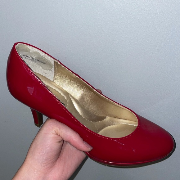 Red Heels - Picture 4 of 6